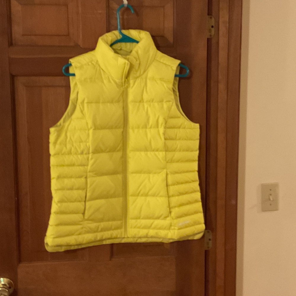 Woman’s Lands End yellow down vest size m.